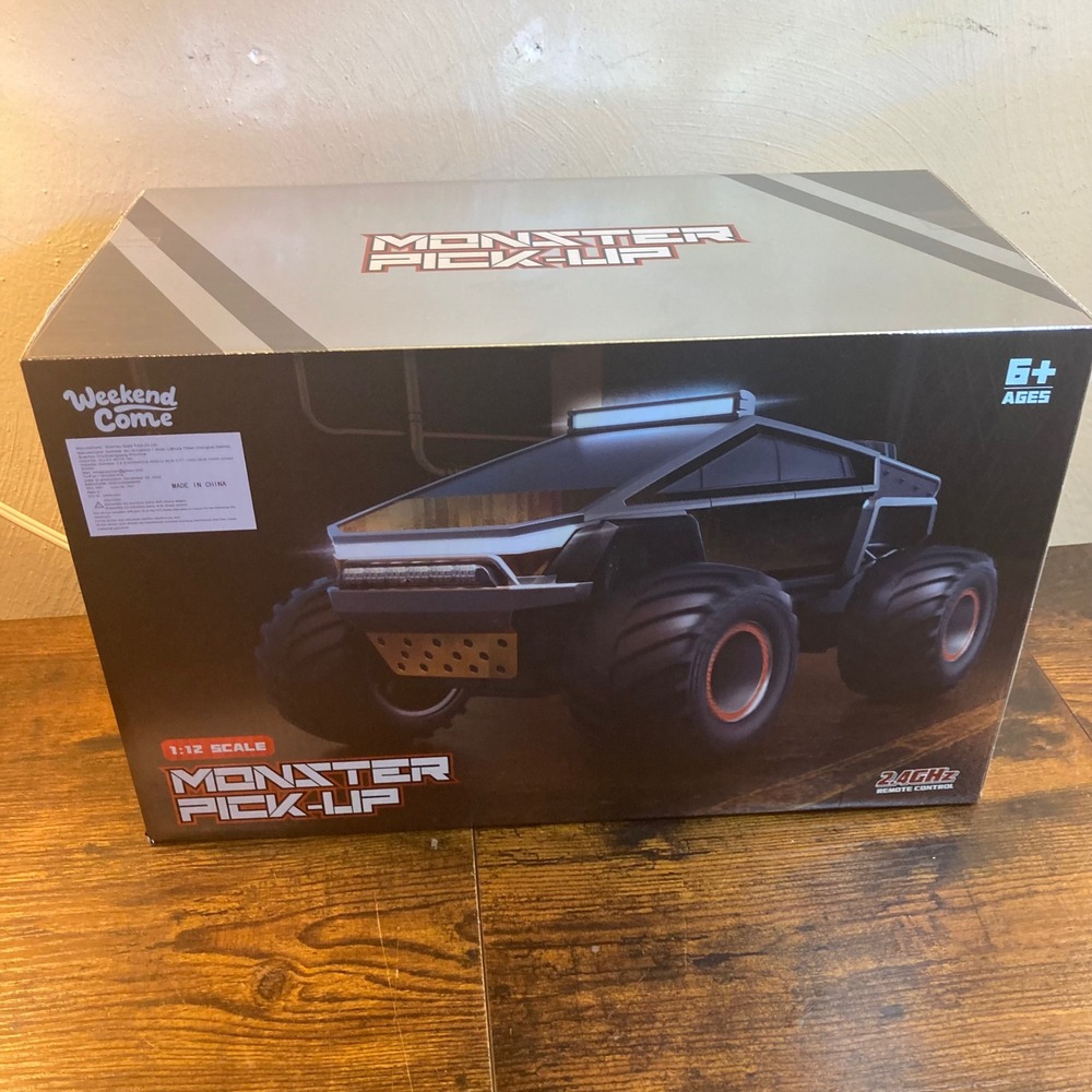 Cyber Space Truck Monster Pick-Up 1:12 Scale RC 2.4GHz Black Weekend Come